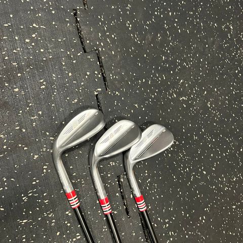 Titleist SM9 Venstrehendt Links Wedger Med Fujikura Axiom Skaft