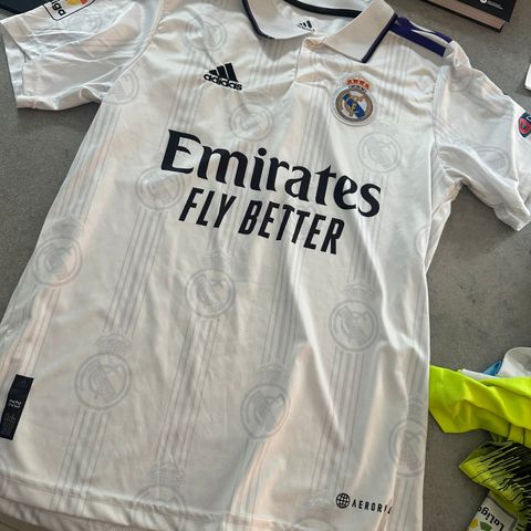 Fotballskjorte Real Madrid str 176. (12-14 år)