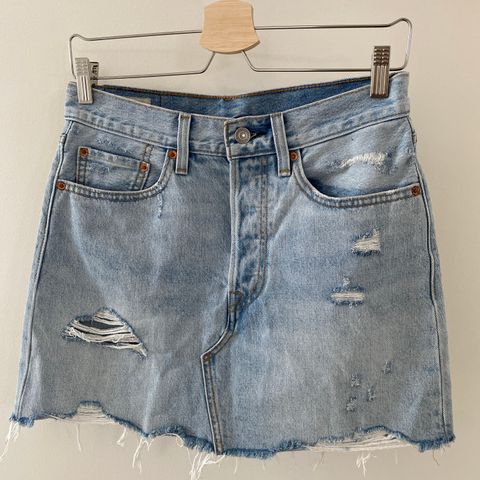 Denimskjørt fra Levis str 27