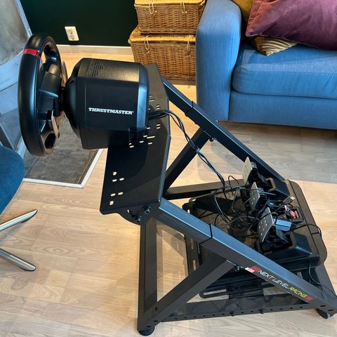 Next level racing Wheel stand 2.0 + Thrustmaster T248 ratt og pedalsett