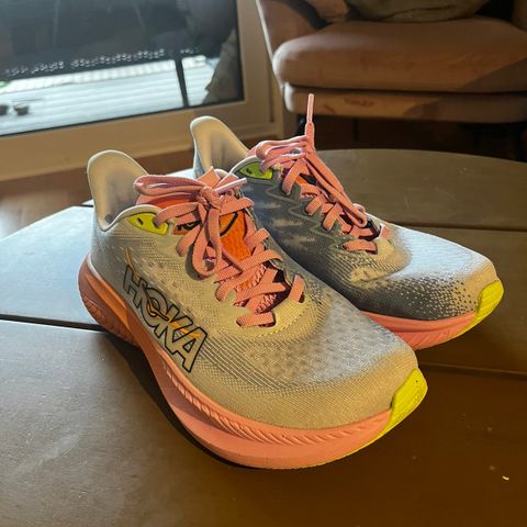 Hoka Mach 6