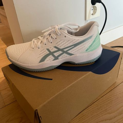 Asics tennis sko til grus str 39,5