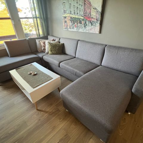 NY PRIS!! Sofa fra Amøbler + bord