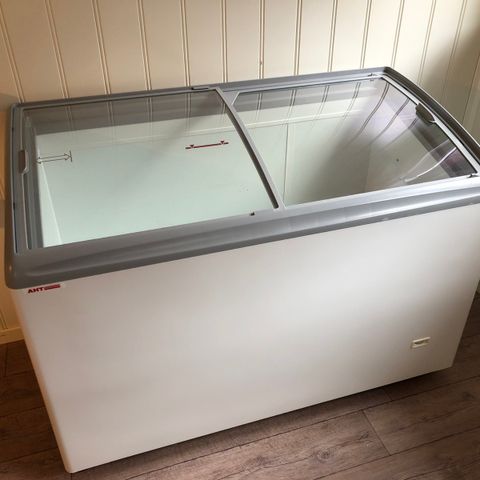 AHT Rio S 125/Dyrebutikk/Vom&hundemat/Display Chest