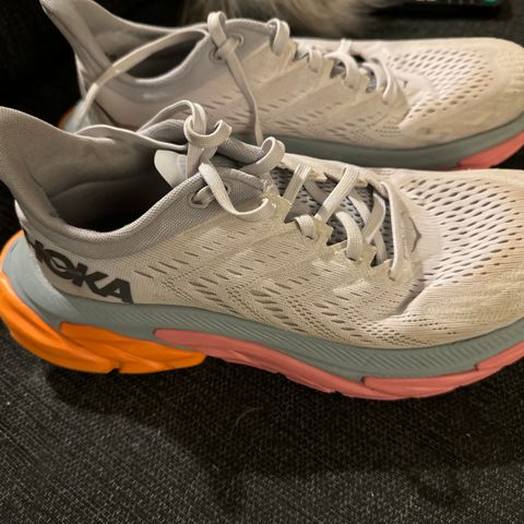 HOKA clifton Edge str M 40