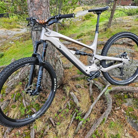 YT Industries - Decoy 29, 2022. Elektrisk, Shimano EP8, 540 Wh, 85 Nm