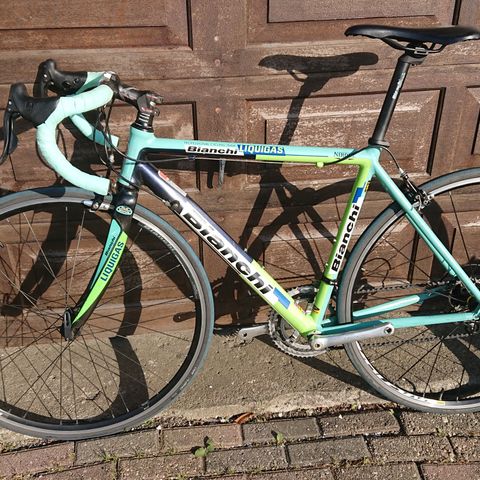 Bianchi liquigas via Nirone landevei sykkel