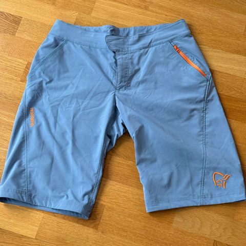 NY PRIS! Norrøna /29 shorts for dame selges 360,-