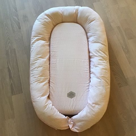 Babynest, rosa,  kr 50 og masse annet, se bilder.