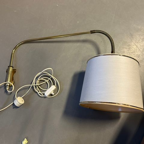 TR&CO vegglampe med sving