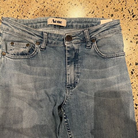 Acne jeans selges billig - kvinne str 26/34