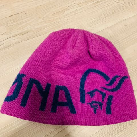 Norrøna /29 Logo Beanie i rosa