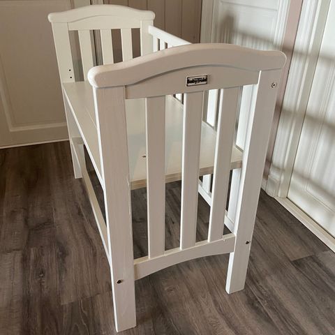 Bedside crib uten madrass