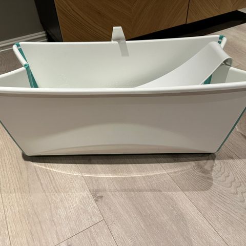 Stokke flexi bath med spedbarninnlegg