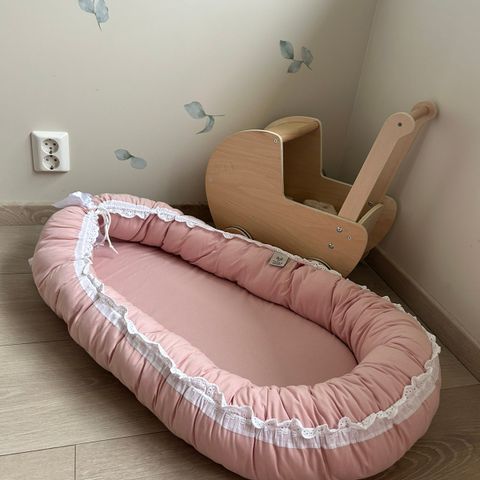 Vidas babynest -rosa farge veldig pent brukt