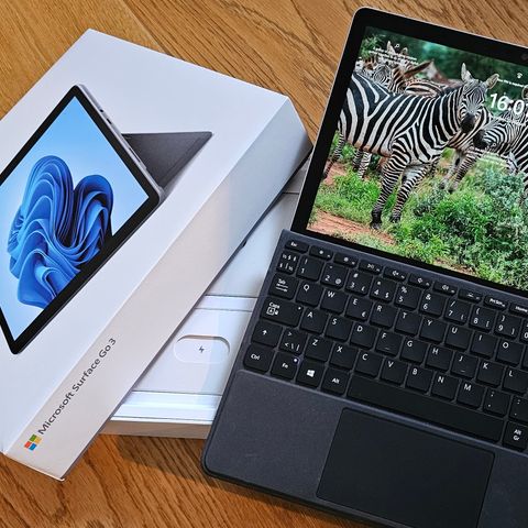 Ny pris og frakti inkludert: Microsoft Surface Go 3 - Core i3, 128GB