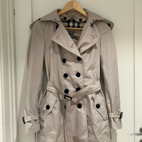 Burberry trenchcoat