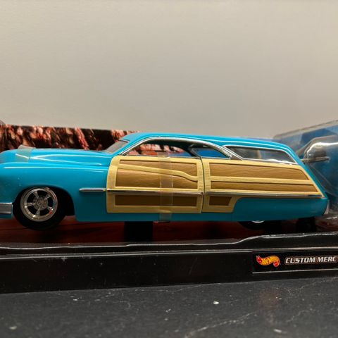 Modellbil 1:18 Hot wheels collectibles 1950 mercury woodie.