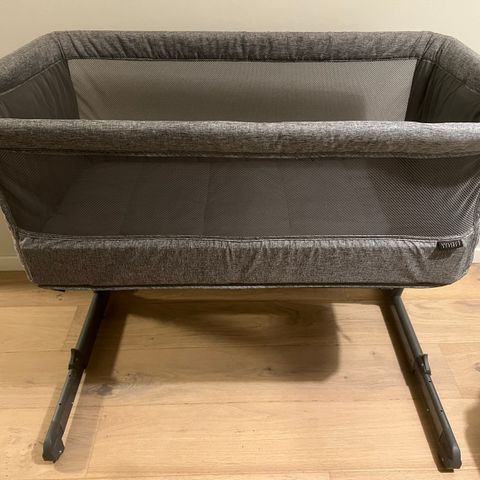 Yngri Tova bedside crib