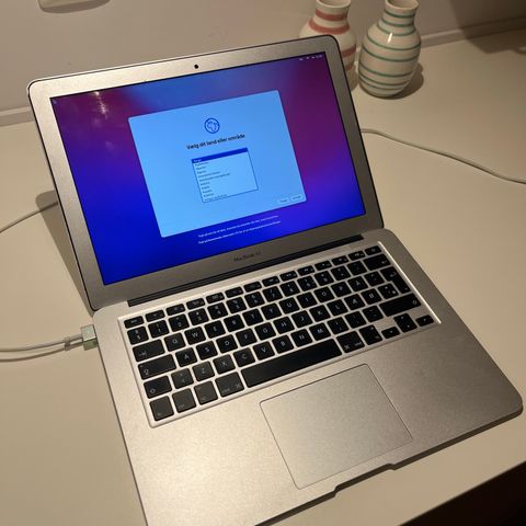 MacBook Air m/Intel i5-5250 CPU @ 1.6Ghz