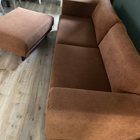 3seter sofa med puff