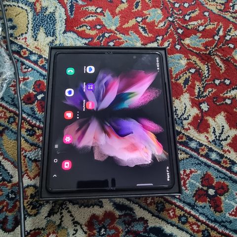 Samsung galaxy fold 3 256GB