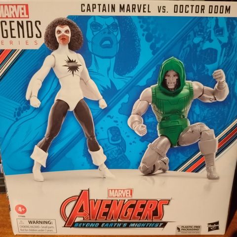 Hasbro/Marvel Legends Captain Marvel vs Doctor Doom Super Mint Med Boks!