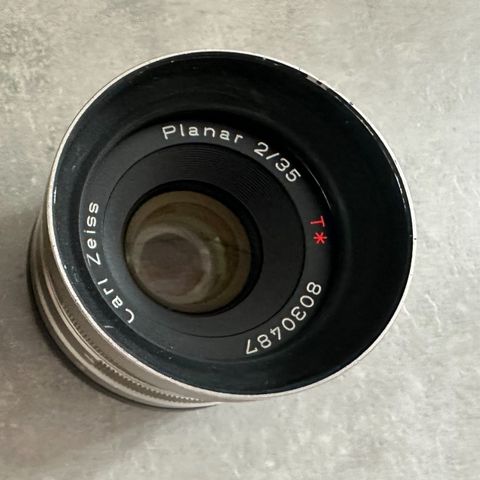 Carl Zeiss Planar 35 mm f2 (Contax G2)