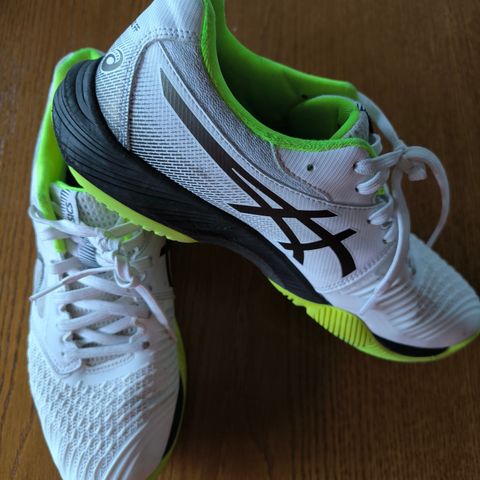 Asics Netburner Ballistic str.42,5