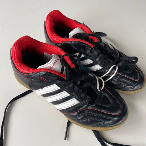 Adidas 11Pro Fotballsko  Str.33