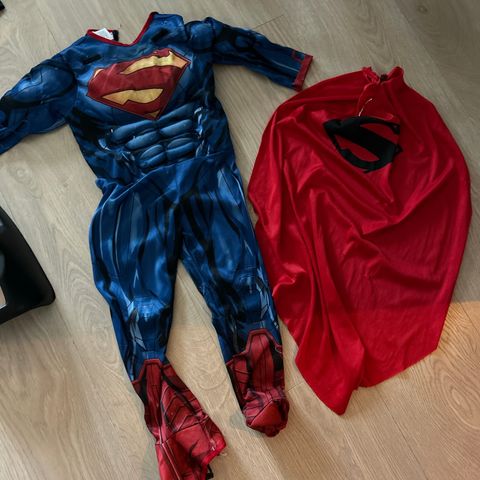 Batman/superman kostymer 6-8 år