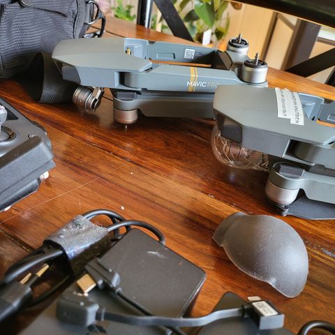 2 stikk dji mavic pro med masse utstyr