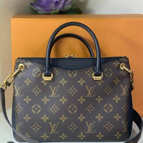 Louis Vuitton Pallas BB i sort til salgs:)