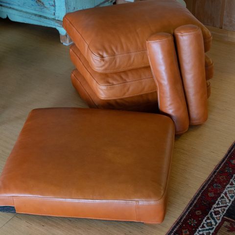 Skinnputer sofa, Cognac