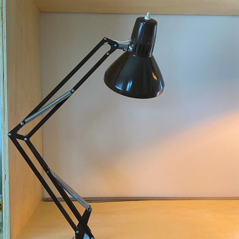 Ledu arkitektlampe i brun