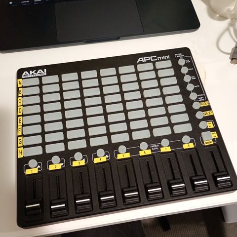 AKAI APC mini