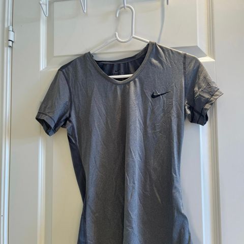 Nike dri-fit treningstopp - Strl L