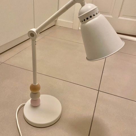 Ikea Lantlig LED-lampe til barnerom.