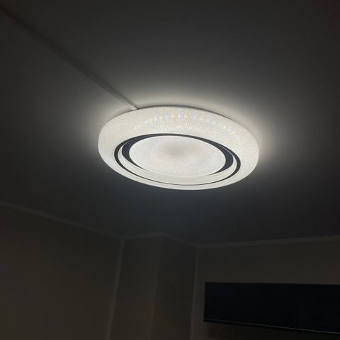 Stor lampe led/dim med fjernkontroll hvit/gult osv