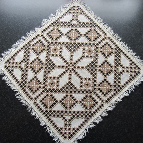 Hardangerbroderi 35 x 35 cm