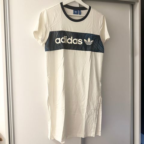 T-shirt dress fra Adidas