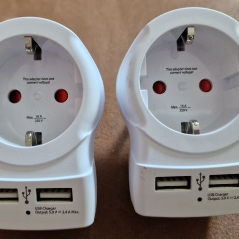 2 stk Skross USA reiseadapter. Med 2 USB-A utganger.