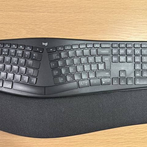 Logitech Ergo K860 | Ergonomisk splitt-tastatur | Ubrukt