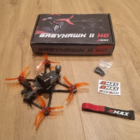 Emax Babyhawk II HD FPV drone med ELRS receiver + 5 batterier.