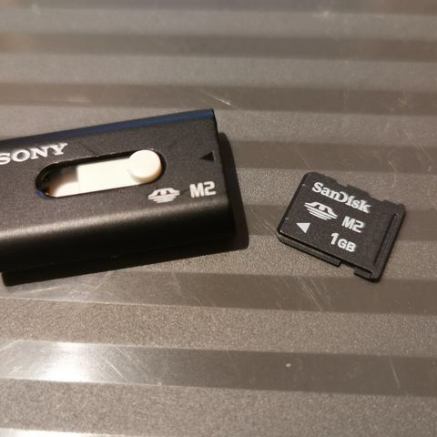 Sony M2 minnekort og adapter