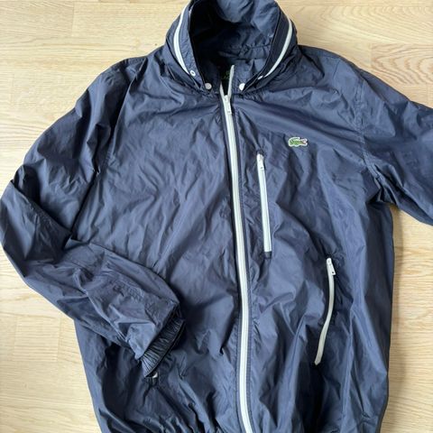 Lacoste vindjakke str 48 (S/M)