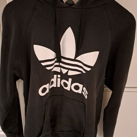 Adidas hettegenser