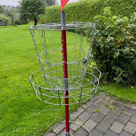 Guru disc golf basket + puttere!