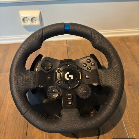 Logitech G923 Racing wheel and pedalsett