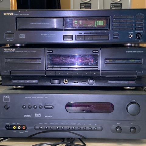 Velfungerende Onkyo DX - 703 CD spiller R1 med fjernkontroll selges